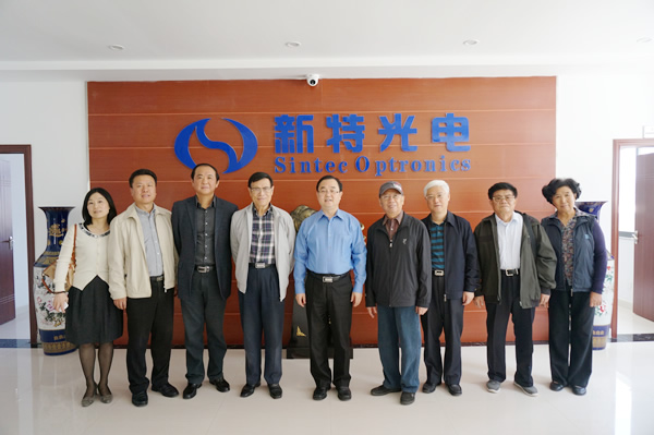 湖北省原人大副主任和武汉市委副书记谢培栋、武汉市原常务副市长袁善腊、武汉市原副市长郭友忠等一行到我司调研