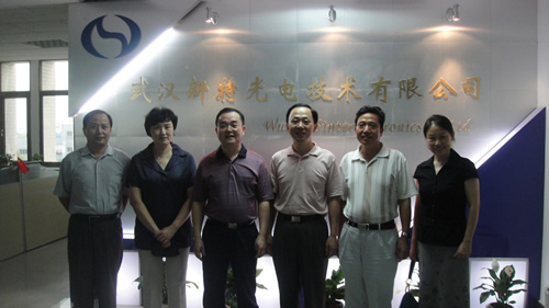 湖北省侨联谢余卡主席率领副主席何光源、刘文华、王爱民和副巡视员罗连运来金沙集团888881光电调研